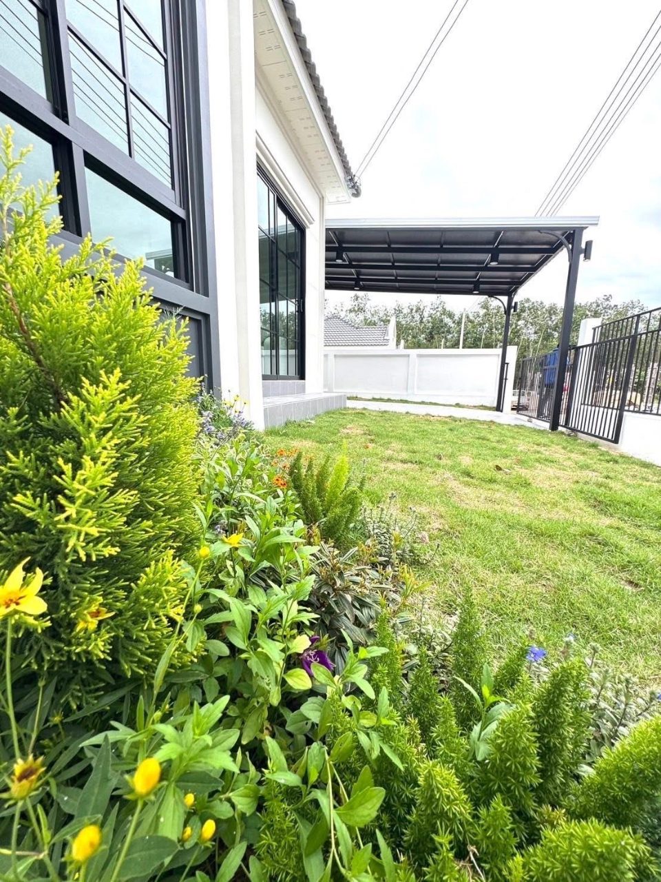 Townhouses, Soi 12, Nikhom Phatthana — photo 4