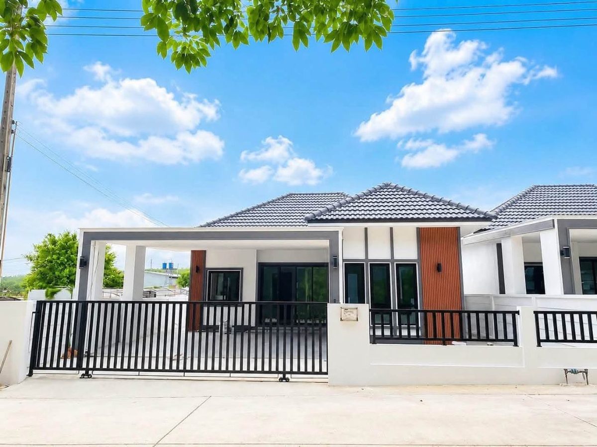 Single house, Baan Mangmee Sri Nakhon, Makham Khu, Nikhom Phatthana, Rayong