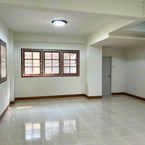 Renovated two-storey corner house opposite Robinson, Ban Chang — photo 3