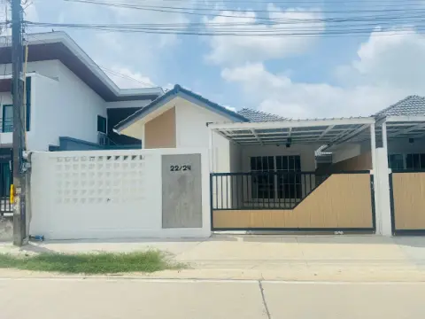 Single-storey house near Rayong bus terminal, Thap Ma — photo 1