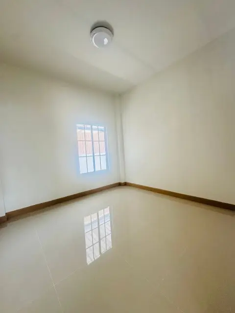 Single-storey house near Rayong bus terminal, Thap Ma — photo 14