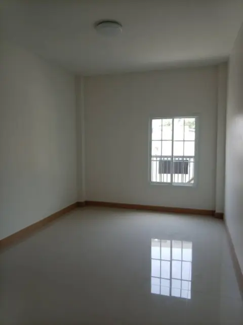 Single-storey house near Rayong bus terminal, Thap Ma — photo 24